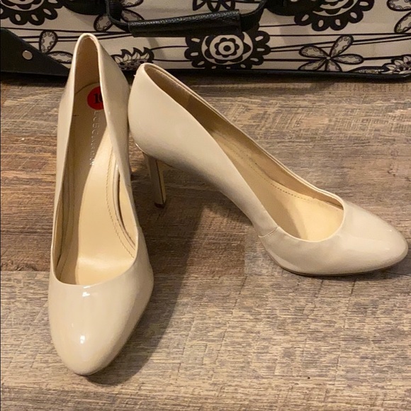 Tan BCB Generation Pumps - Picture 2 of 3